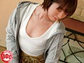 まさかノーブラ！？貧乳美人店員がコリコリに勃った乳首に気付かず働く姿に興奮してしまい…