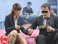 マジックミラーの向こうには厳しい上司！下着メーカー美人女子社員と同僚がセクシーランジェリーでエッチなゲームにチャレンジ！エロすぎランジェリーに興奮しまくる同僚のガン反りチ○ポに美人社員はうっとり発情！？