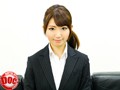 マジックミラーの向こうには厳しい上司！下着メーカー美人女子社員と同僚がセクシーランジェリーでエッチなゲームにチャレンジ！エロすぎランジェリーに興奮しまくる同僚のガン反りチ○ポに美人社員はうっとり発情！？