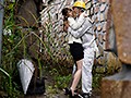 「野ション中にヤられたインテリ女は小便をまき散らしながらも絶頂を我慢できない！」VOL.1