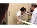 胸チラしているのに気付かず働く担当看護師に手を出しちゃった俺