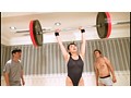 業界初！重量挙げ美少女 踏ん張りすぎて処女膜破れてますが、私処女です