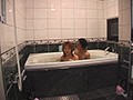 バスルームで気持ちよくしてくれる娘たち