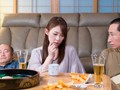 コタツの中で内緒で悪戯 歳の近い義母が欲情極まり近親○姦生中出し 3