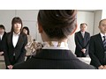 元CAが教えるマナー講座 敬礼、斜め45度の先にチ○ポ 青木美空