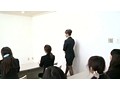 元CAが教えるマナー講座 敬礼、斜め45度の先にチ○ポ 青木美空
