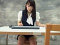 OLの無防備なデスク下 三角パンチラ盗撮 1