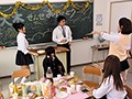 教育実習で女子生徒たちとまさかの男はボクひとりだけの王様ゲーム！小・中・高・大と全くモテなかったボクですが、教育実習が行われた女子校で奇跡が起こったのです。普段男性と関わる事が無い生徒たちにとってはこんなボクでも一応男なので大歓迎なんです！実習期間の最…