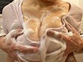 びっしょり汗だく爆乳家政婦～派遣先の男達の興奮が収まらない濡れ透け肉感ボディ～ 国見みすず