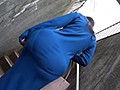 マキシワンピ女をレイプ！2 薄着1枚で出歩くエロ女を人気の少ない場所まで尾行して…あえて脱がさず服の上から身体をまさぐり着衣のままハメて中出し