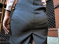 こ～っそり超接写！素人OLのパンティーラインくっきりのお尻＆パンチラを激写したエロ動画