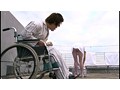 病院で看護師のスカートの中が見えていて