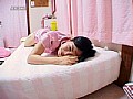 カメラ渡して自宅で撮影 自画撮りうつ伏せオナニー