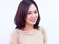 アロママッサージで下着を食い込まされ形を良くするために乳房をナマで揉まれ吐息が荒くなると愛液が染み出す素人妻たち