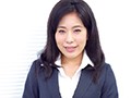 酔って帰ってきたダンナのチ○ポをしゃぶる奥さん そのエロ尻をドアの隙間から覗き見ていた部下は我慢できずチ○ポをヌルヌルのマ○コに即ハメ！4