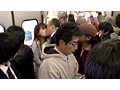 「『こんなに濡れたの何年ぶり…』美しいシングルマザーに通勤電車で濃厚な接吻を3分間し続けたら他の乗客に見られても発情してヤられた」VOL.1