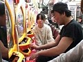 パチンコ屋に連れて来られたカワイイ娘さんたちをダメ親がフィーバー中に挿す！