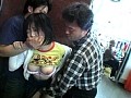 パチンコ屋に連れて来られたカワイイ娘さんたちをダメ親がフィーバー中に挿す！