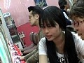 パチンコ屋に連れて来られたカワイイ娘さんたちをダメ親がフィーバー中に挿す！