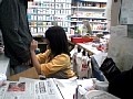 アルバイト先のコンビニで上は制服、下は丸裸！！