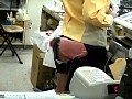 アルバイト先のコンビニで上は制服、下は丸裸！！