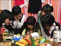 皆で宿題をするはずの「お泊まり会」で、偶然、見つけたお兄ちゃんのエロ本のあまりにも衝撃的なスケベ写真を見たうぶっ娘達は… 2