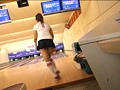 ボウリング場で激ミニスカートの奥はまさかのノーパン！？超刺激的マンチラでストライクを連発するボウリング娘は即ヤリ発情モード！