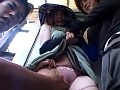 日傘をさした色白美人を狙い犯す