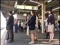 乗車率200％超満員電車で身動きが取れない美女のパンツとマ○コにチ○ポを挟んで射精