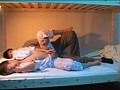 2段ベッドが揺れるほど感じる姉の喘ぎ声を聞いて発情しだす妹 3