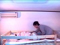 2段ベッドが揺れるほど感じる姉の喘ぎ声を聞いて発情しだす妹 3