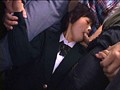 満員電車で小柄すぎて触られても押しつぶされ逃げられないショートカット娘