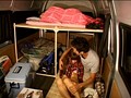年末は大家族SP「2段ベッドが揺れるほど感じる姉の喘ぎ声を聞いて発情しだす妹」「川の字で寝ていた姉が我慢できずに漏らす喘ぎ声を聞いて発情しだす妹」「車中泊する車内を揺らして絶頂する姉の喘ぎ声を聞いて 発情しだす妹」 撮り下ろし3作品同時収録