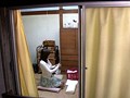 ベランダで通行人の視線を感じながら犯され欲情する人妻