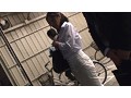 雨宿り中、濡れ尻を震わせながら視線を合わせてくる人妻は、キスした瞬かん巨根を求めだす。
