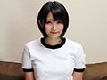むちむちデカ尻 神ブルマ 浅田結梨 ロリ美少女から人妻、ぽっちゃり娘達にピチピチブルマ＆体操着を着せ、ハミパン、ムレムレワレメなど毛穴まで見えるほどの超ドアップ接写！さらに尻コキ、着衣お漏らし放尿やブルマぶっかけ、生中出し等ブルマ好きに送る完全着衣フェチAV