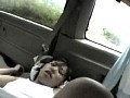 公園でお母さんに隠れて、ちっちゃい娘とお医者さんごっこ。