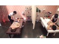 カップル限定 ブライダルエステ 婚約者の隣で特殊オイルマッサージの快感に負けて声も出せず連続イキ。パックリ開いたおマ○コに他人棒をずぶりと挿入されエビぞりファック