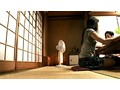 クーラー無しの6畳間部屋で本物団地妻のアソコは汗ばむ身体とおなじく熱くムレているのか！？