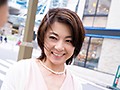 おばチラGET 無防備熟女が恥じらいM字開脚！！無垢おばちゃんにパンチラ懇願 目指すは中出し！！24人300分