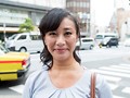 おばチラGET 無防備熟女が恥じらいM字開脚！！無垢おばちゃんにパンチラ懇願 目指すは中出し！！24人300分