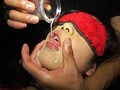 神秘の体液を世間に晒し辱めを受ける 見世物母乳ママ