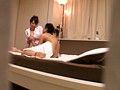 激撮！！密室でもえあがるマッサージエステ嬢の悶え4時間 4 最初はイヤがってたのにビンビンチ○ポに欲情しちゃったの！？