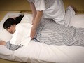 熟年マッサージ師に際どいところを集中刺激される美熟女 イク寸前お預け放置したら恥じらいながらも求めてくるご無沙汰ぶり盗撮4