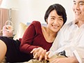 知人に中出しをお願いする夫と私 向井藍