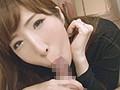 ジっと見つめ合いながらしゃぶり続ける友達の奥さん～人妻の口の中って温かい。それにしてもどうして目を逸らさないんだろう。～