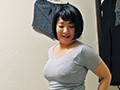 完熟おばさんは二度見する！？旅館マッサージのおばさんに勃起チ○ポを見せたら…