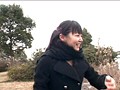 トイレを我慢できず野ションする彼女を激撮！ （DOD）