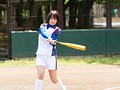 巨乳の野球女子アスリートが興味津々でAV出演！忘れられない男子アスリートとのタフなSEXを求めオッパイをフルスイングするほど腰を振りまくる。撮影が終わっても満足できず、まさかの延長戦志願！！人生初3Pの腰振り千本ノックで息つく暇なくイキ続ける！！