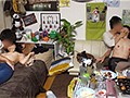 イケメンが熟女を部屋に連れ込んでSEXに持ち込む様子を盗撮したDVD。71～強引にそのまま中出ししちゃいました～ イケメンにハマってしまった熟女が超美人の友達を連れて戻ってきました！ワイワイたこパ～大乱交スペシャル！！